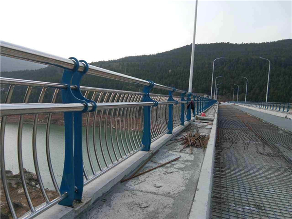 北京不锈钢桥梁护栏的特点及其在桥梁安全中的重要作用