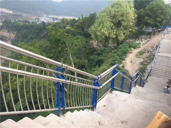 北京不锈钢复合管护栏的特点与优势